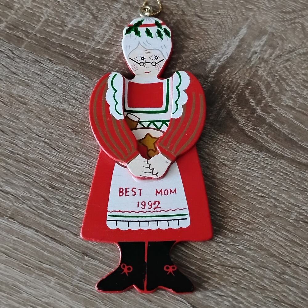 Vintage "Best Mom 1992" Wooden Christmas Tree Ornament
